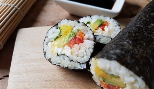 <strong>巻き寿司は英語で「Makizushi」それとも「Sushi rolls」？</strong>